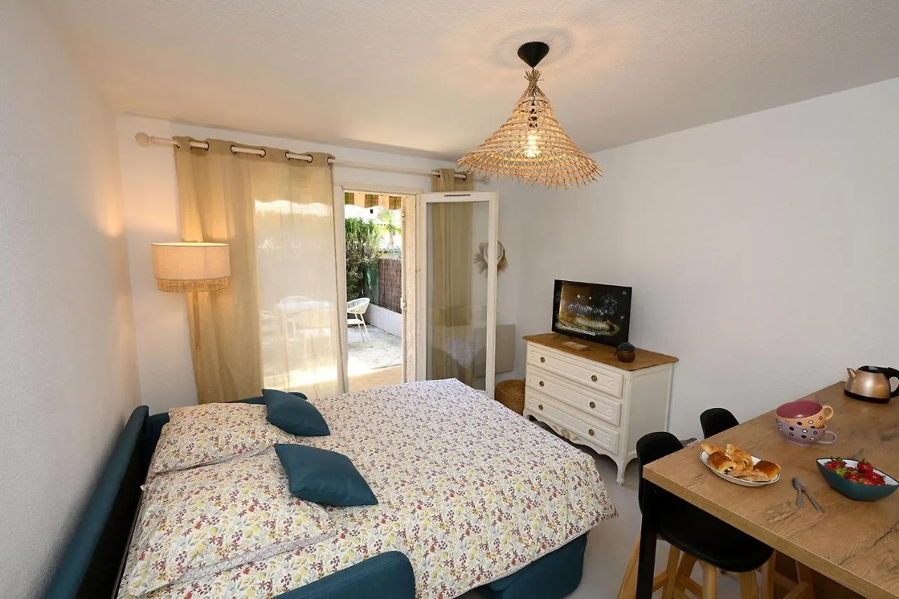 Apartment Charmant Studio 2A4 Pers Avec Jardin Et Place De Parking Situe A 5 Min A Pied De La Mer Bandol France
