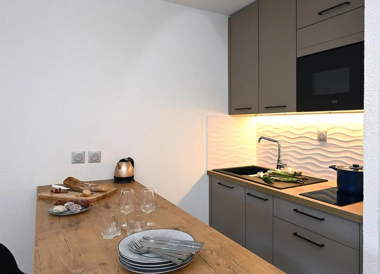 Apartment Charmant Studio 2A4 Pers Avec Jardin Et Place De Parking Situe A 5 Min A Pied De La Mer Bandol France