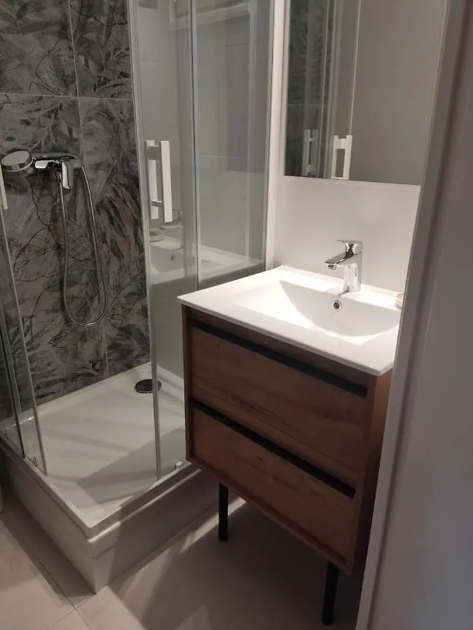 Charmant Studio 2A4 Pers Avec Jardin Et Place De Parking Situe A 5 Min A Pied De La Mer Bandol 0*,  France
