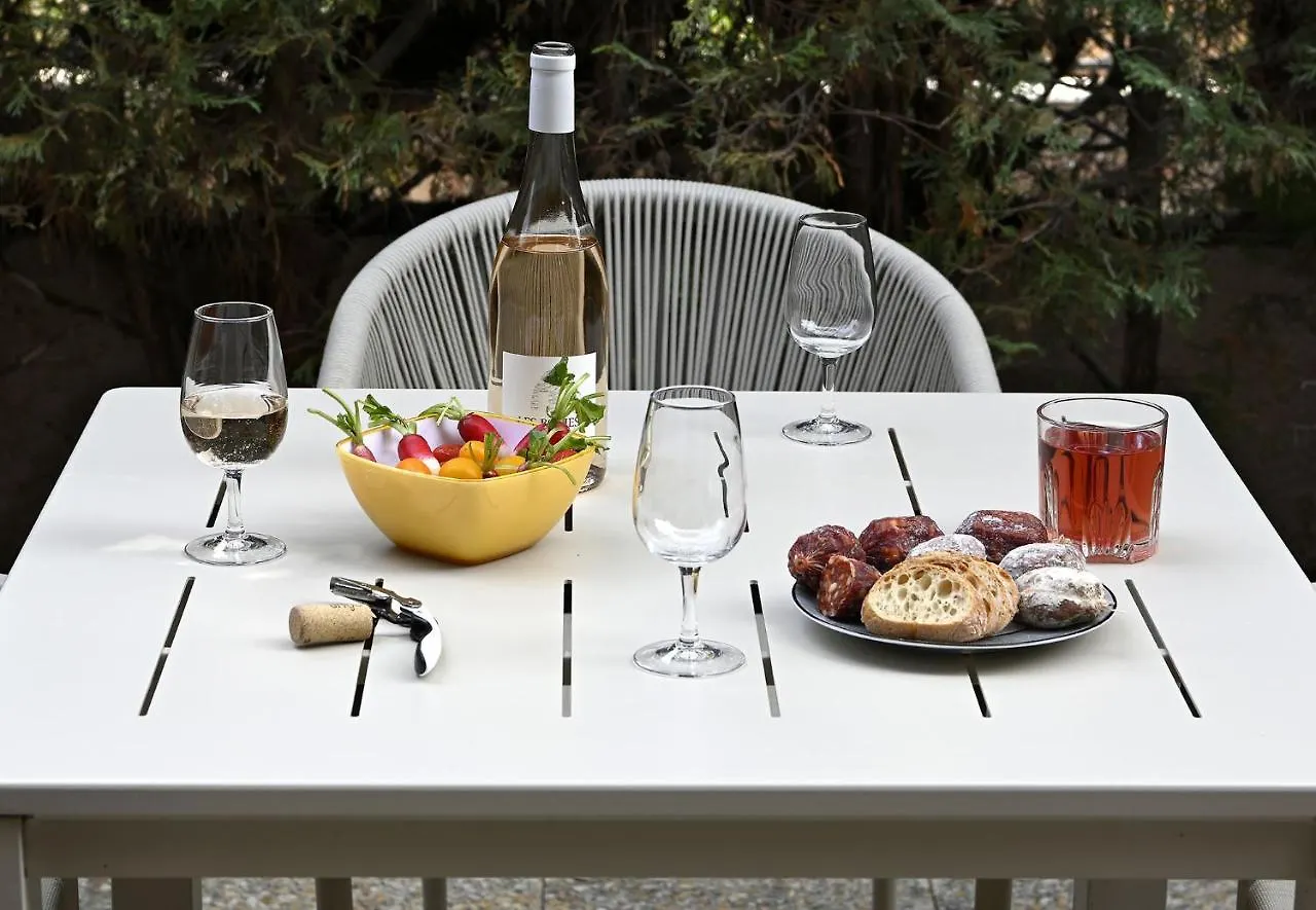 Charmant Studio 2A4 Pers Avec Jardin Et Place De Parking Situe A 5 Min A Pied De La Mer Bandol 0*,  France