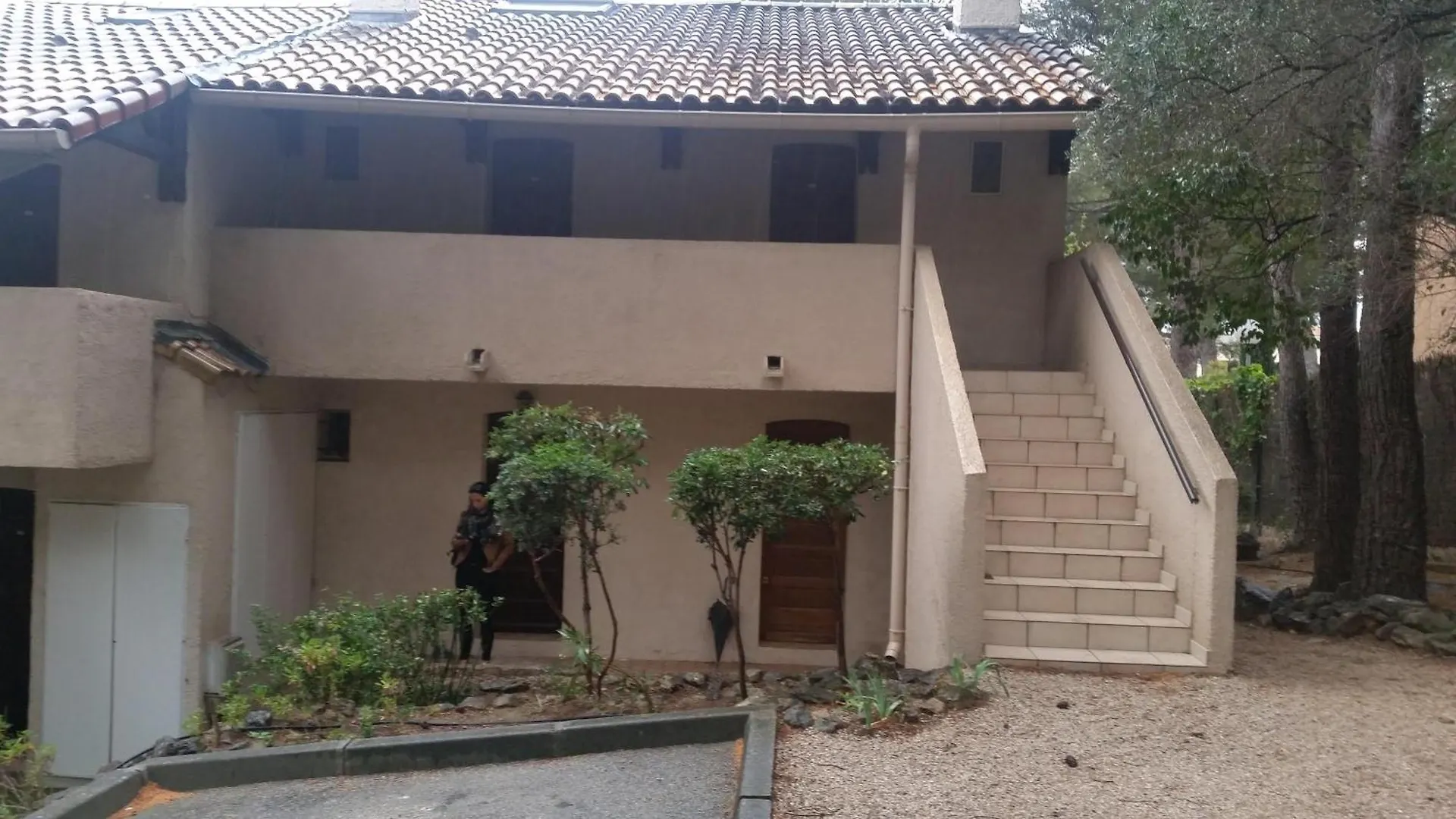 Apartment Charmant Studio 2A4 Pers Avec Jardin Et Place De Parking Situe A 5 Min A Pied De La Mer Bandol