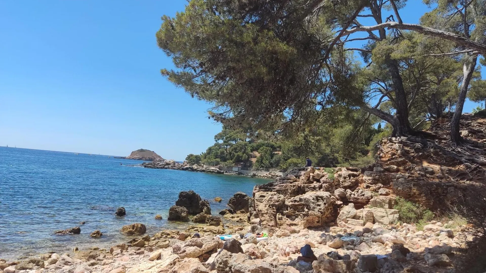 Charmant Studio 2A4 Pers Avec Jardin Et Place De Parking Situe A 5 Min A Pied De La Mer contacts